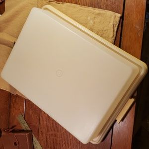 Vintage Tupperware Rectangular Sheet Cake Taker Gold Tray with Sheer Lid - 14 X